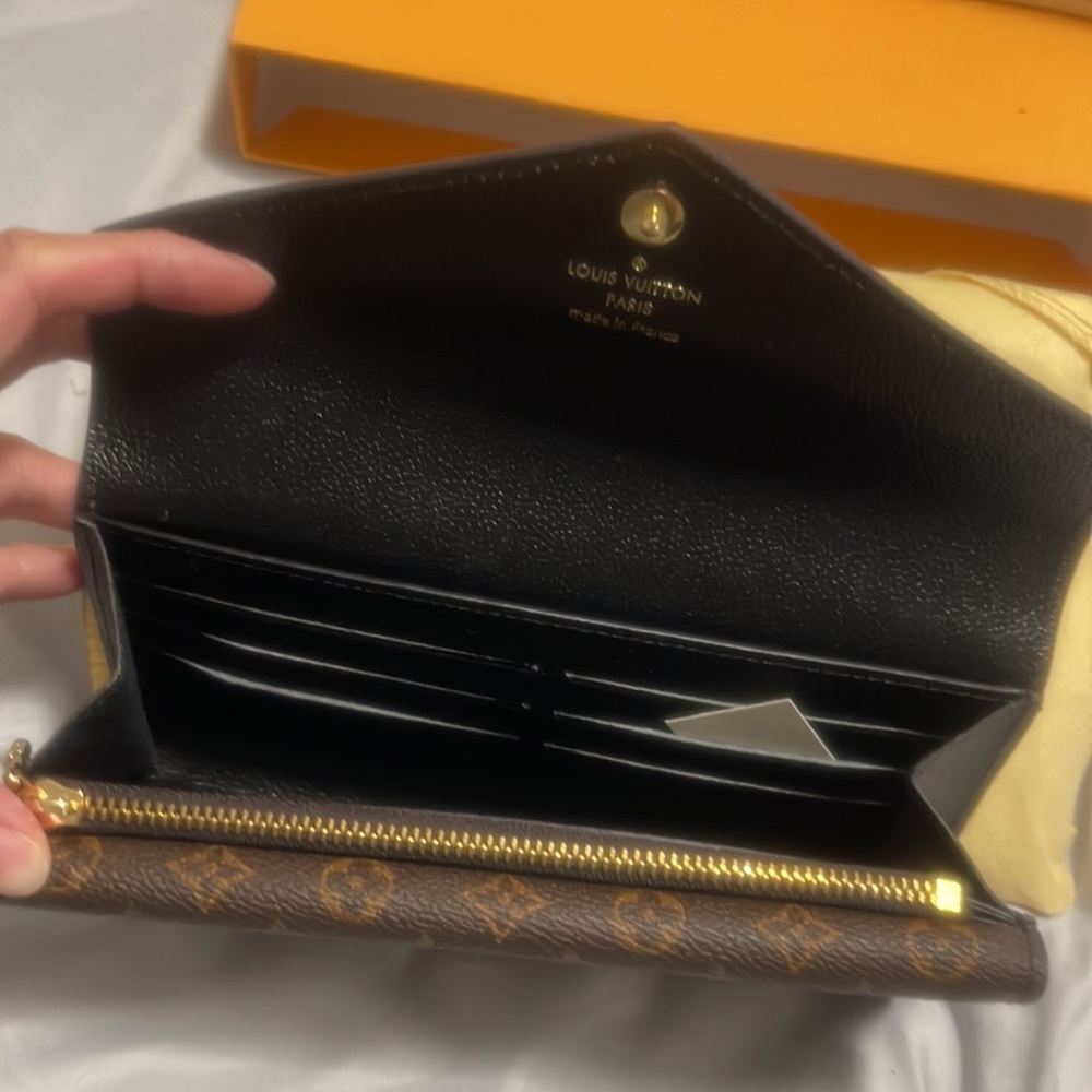 Leather wallet - Picture 2 of 2